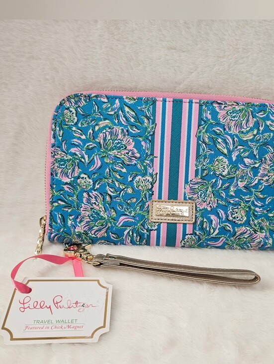 Lilly Pulitzer Handbags - Lilly Pulitzer Passport Travel Wallet Wristlet